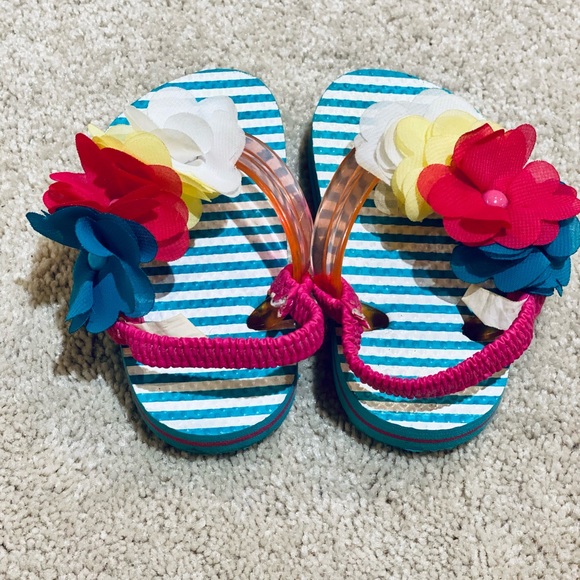 Baby Girl Sandals Size 4-5 - Picture 2 of 3